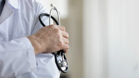 Cât trebuie să plătească românii neasigurați pentru o vizită la medic, de la 1 august. O zi de spitalizare costă mai mult decât pensia medie