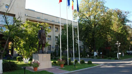 În timp ce Bolojan vrea să blocheze detaşările fără concurs între instituţiile publice, sute de angajaţi din administraţiile locale şi centrale lucrează în ambasadele şi consulatele române