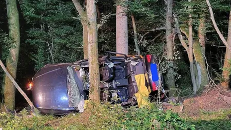 Patru români au murit într-un accident rutier din Germania. Mașina lor s-a izbit violent de mai mulți copaci, apoi s-a răsturnat