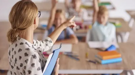 Profesorii suplinitori cu note peste 7 la Titularizare 2025, excluși din procedura oficială de încadrare pentru anul școlar următor