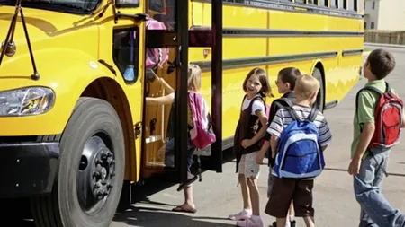 Guvernul taie și din banii pentru transportul rutier al elevilor. Cine va mai beneficia de această facilitate