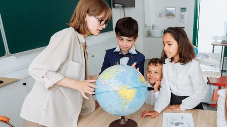 DOCUMENT Burse de merit 2025-2026. Ministerul Educației și Cercetării a renunțat la criteriile speciale de departajare a elevilor cu aceeași medie - proiect HG modificat
