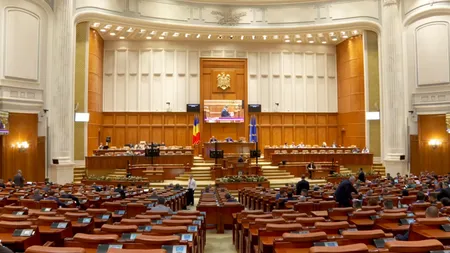 AUR vrea imnul și rugăciunea în școli, iar Bănescu vine cu o replică tăioasă: „Pare visul de aur al oricărui elev și profesor”. Ce spun internauții?