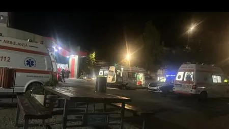 Nouă persoane rănite, după ce o mașină a intrat într-o terasă, în Olt. Șoferul avea 19 ani