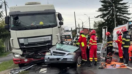 Trei morți într-un accident pe DN 7, la Bascov. Traficul este blocat