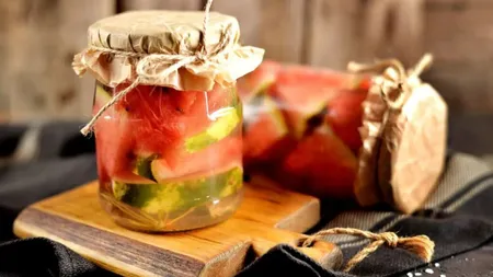 Delicatesa care își va salva mesele de iarnă: Rețetă de pepeni murați