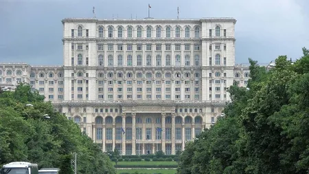 Scandal la Senat. Angajații vor să dea jos antenele de pe clădirea Parlamentului, după ce au rămas fără sporul de antenă