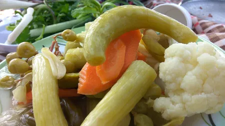 Murături asortate, rețeta-vedetă a toamnei. Cum să-ți iasă crocante și delicioase, secretul transmis din generație în generație