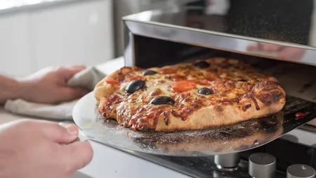 Secretul unei pizzerii de succes începe cu un cuptor profesional