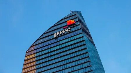 Gigantul PWC porneşte o nouă rundă masivă de concedieri. Angajaţii căror departamente vor fi cel mai afectaţi. Cum profită România