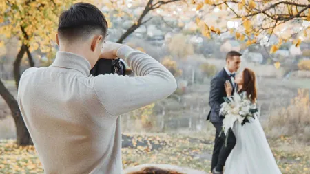 Cât costă fotografiile la nunți și botezuri? Sumele de vor surprinde!