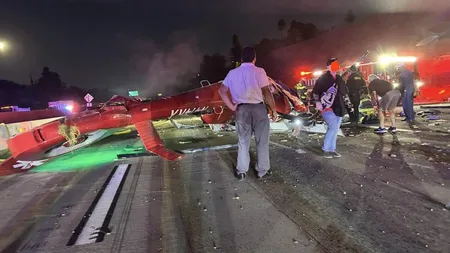 VIDEO. Elicopter medical prăbuşit pe autostradă. Pasagerii sunt în stare critică