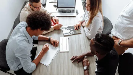 Cum să atragi angajați performanți? Strategii HR pentru o recrutare eficientă și de succes