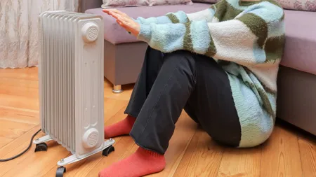 Cum poți păstra căldura folosind caloriferul electric, fără să plătești mult la curent. Trucurile pe care puțini români le știu