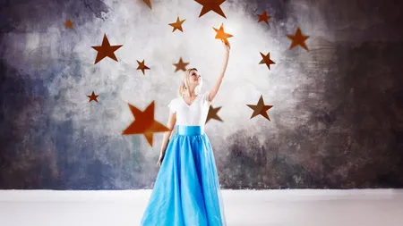 Aceste 5 ZODII au cele mai bune horoscoape toată luna OCTOMBRIE 2025. Conexiunile astrale norocoase fac praf ghinionul