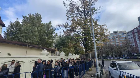 Program prelungit la Catedrala Mântuirii. Până când se pot închina oamenii în sfântul altar, anunțul făcut de BOR