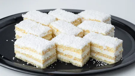 Cum se prepară celebra prăjitură cu nucă de cocos. Rețeta desertului care a devenit viral pe TikTok