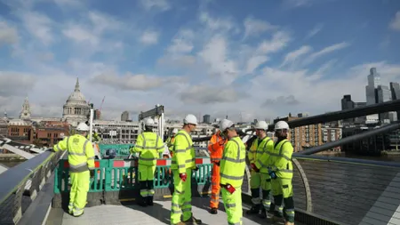 Salariul minim va fi majorat cu 4,1% din 2026, veste bună pentru românii din Marea Britanie