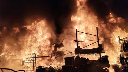 Plan roşu de intervenţie, incendiu violent în Giurgiu VIDEO