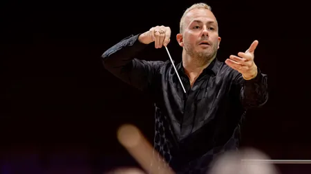 Concertul de Anul Nou de la Viena va fi condus, în premieră, de un dirijor homosexual