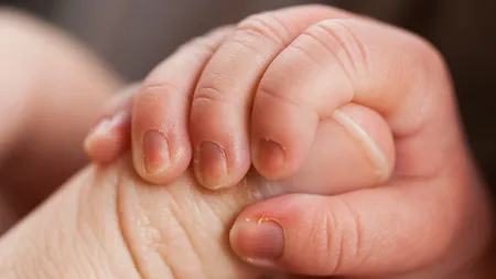 Bonus de 1.000 de euro pentru bebelușii născuți în Italia. Părinții vor fi notificați printr-un mesaj