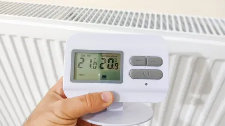 Cât de mult poţi reduce factura dacă opreşti căldura noaptea. Sfaturile unui expert în energie
