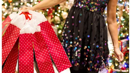 Câți bani cheltuiesc românii de sărbători. Șase din zece depășesc bugetul alocat