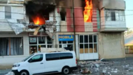 VIDEO Explozie într-un bloc din Brăila! Flăcările au cuprins mai multe apartamente din clădire