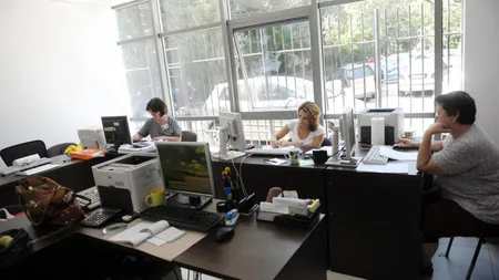 Un nou proiect de lege prevede amenzi de până la 20.000 de lei pentru românii care jignesc angajaţii statului. În schimb, oligaţiile şi obiectivele de performanţă ale funcţionarilor nu suferă nicio schimbare