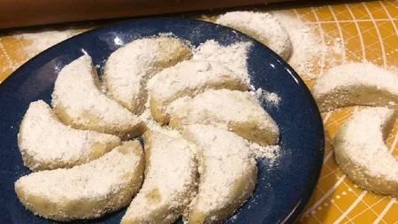 Fursecuri Putri Salju din inima Indoneziei. Se prepară ușor din numai patru ingrediente