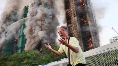 Bilanţul victimelor în incendiul de la Hong Kong creşte la 128 de morţi. Lupta împotriva flăcărilor s-a încheiat, căutarea dispăruţilor continuă