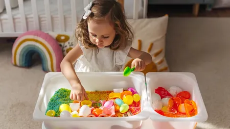 Importanța jucăriilor în viața copilului: joaca dezvoltă mintea, emoțiile și creativitatea