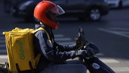 Un livrator străin i-a cerut bani de benzină unui client care comandase mâncare: „M-a luat prin surprindere și mi s-a părut că ar putea fi și o tentativă de scam”