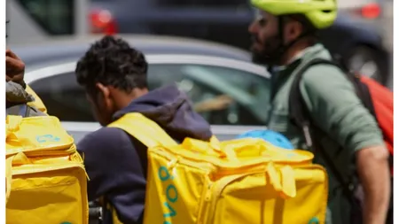 Încă un livrator asiatic a fost agresat în plină stradă de doi tineri. Scene șocante au avut loc lângă București