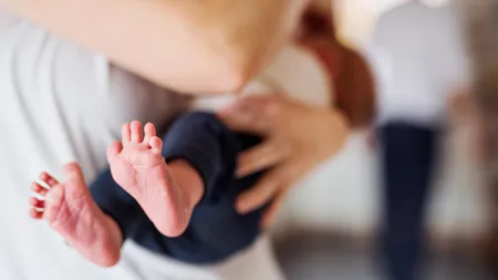 Proiectul care elimină CASS pentru mame şi veterani, adoptat tacit de Senat