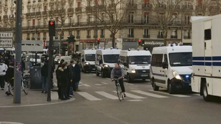 Atac terorist în Franţa, soldat cu 10 răniţi. Atacatorul a intrat cu maşina în pietoni şi a strigat 