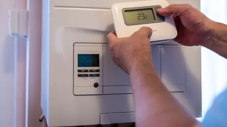 Metoda prin care poți reduce cu 20% factura la căldură. Când trebuie să oprești centrala, potrivit specialiștilor