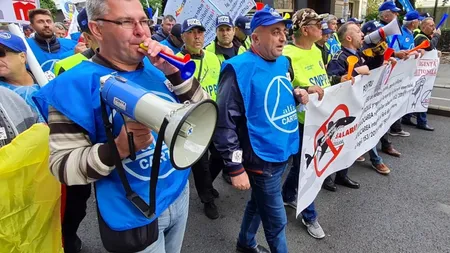 Protest la Cotroceni. Sindicaliști din patru confederații îi cer lui Nicușor Dan să intervină în discuțiile cu Guvernul pe înghețarea salariilor și concedieri