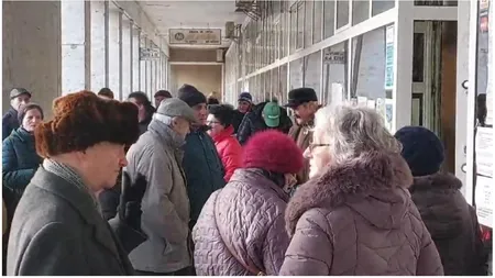 Cozi ca pe vremea lui Ceaușescu la casele de schimb valutar. Bulgarii se îngrămădesc să schimbe banii în euro, deși după 1 ianuarie e mai bun cursul