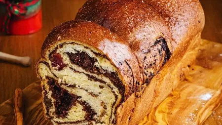 Trucul pentru un cozonac perfect. Gospodinele au dezvăluit câtă drojdie se pune la 1 kilogram de făină