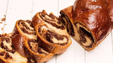 Câtă umplutură trebuie să aibă un cozonac. Cantitatea corectă de nuci, rahat și stafide la 1 kilogram de făină