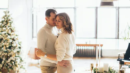 Horoscop sentimental de sărbători. Patru zodii vor intra într-o relație ”interzisă”! Emoții intense, dar și consecințe complicate