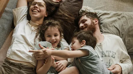 Alocații pentru copii 2026. CÂND se dau banii în ianuarie, CÂT se acordă pentru fiecare copil