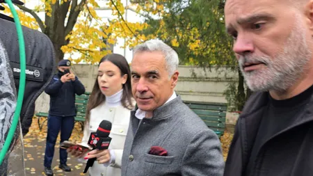 Călin Georgescu, mesaj pentru români înainte de Crăciun: ”Austeritatea nu e reformă, e asasinat economic. Ei au furat alegerile și le-au anulat pentru a face rău”. Baie de mulțime la IPJ Buftea, cu fanfară și flori