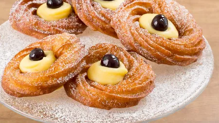 Cum se prepară gogoșile italienești umplute cu cremă vanilie. Zeppole di San Giuseppe,  un desert din sudul Italiei