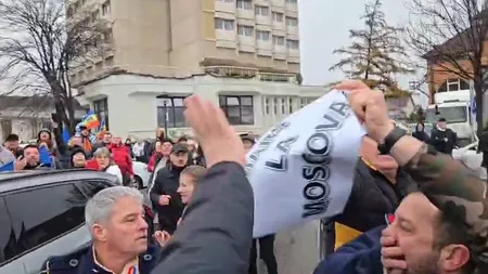 Bărbatul care i-a strigat lui Călin Georgescu ”marș la Moscova” susține că a fost agresat de fanii liderului ”suveranist”: ”Călin Georgescu este un trădător de țară”