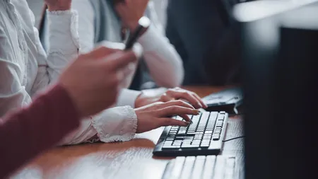 INS: Domeniul în care angajații din România câștigă 12.000 de lei lunar. Unde s-au înregistrat scăderi importante