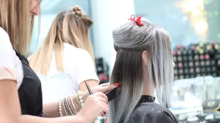 Ce salarii câștigă angajații din sectorul serviciilor de înfrumusețare. Câți bani fac în fiecare lună un frizer, o cosmeticiană sau o machieuză