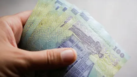 Salariul minim crește din vara lui 2026, dar statul ia mai mult decât dă. Angajații câștigă puțin, iar firmele și bugetul vor simți diferența