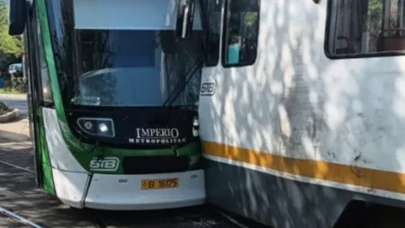 Două tramvaie s-au ciocnit în Capitală! Un minor rănit în accident a fost dus la spital